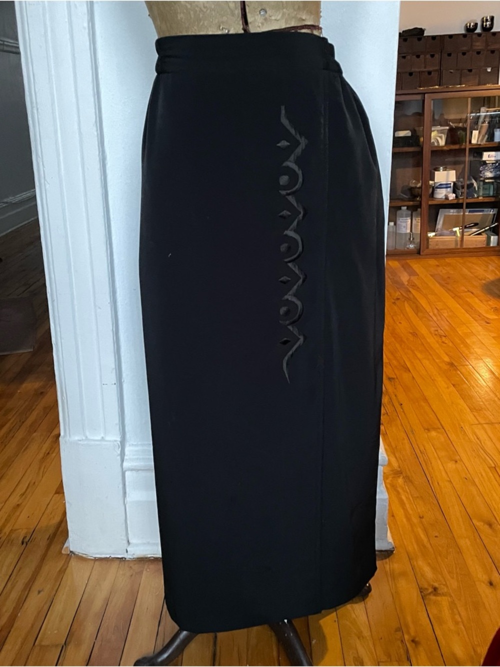 Vintage Black Women's Long Pencil Skirt with embroidery